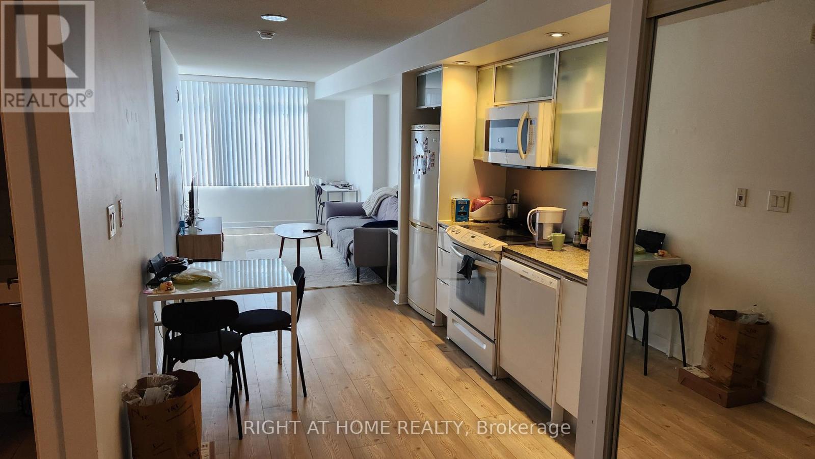 1710 - 25 Telegram Mews, Toronto, Ontario  M5V 3Z1 - Photo 6 - C12844880