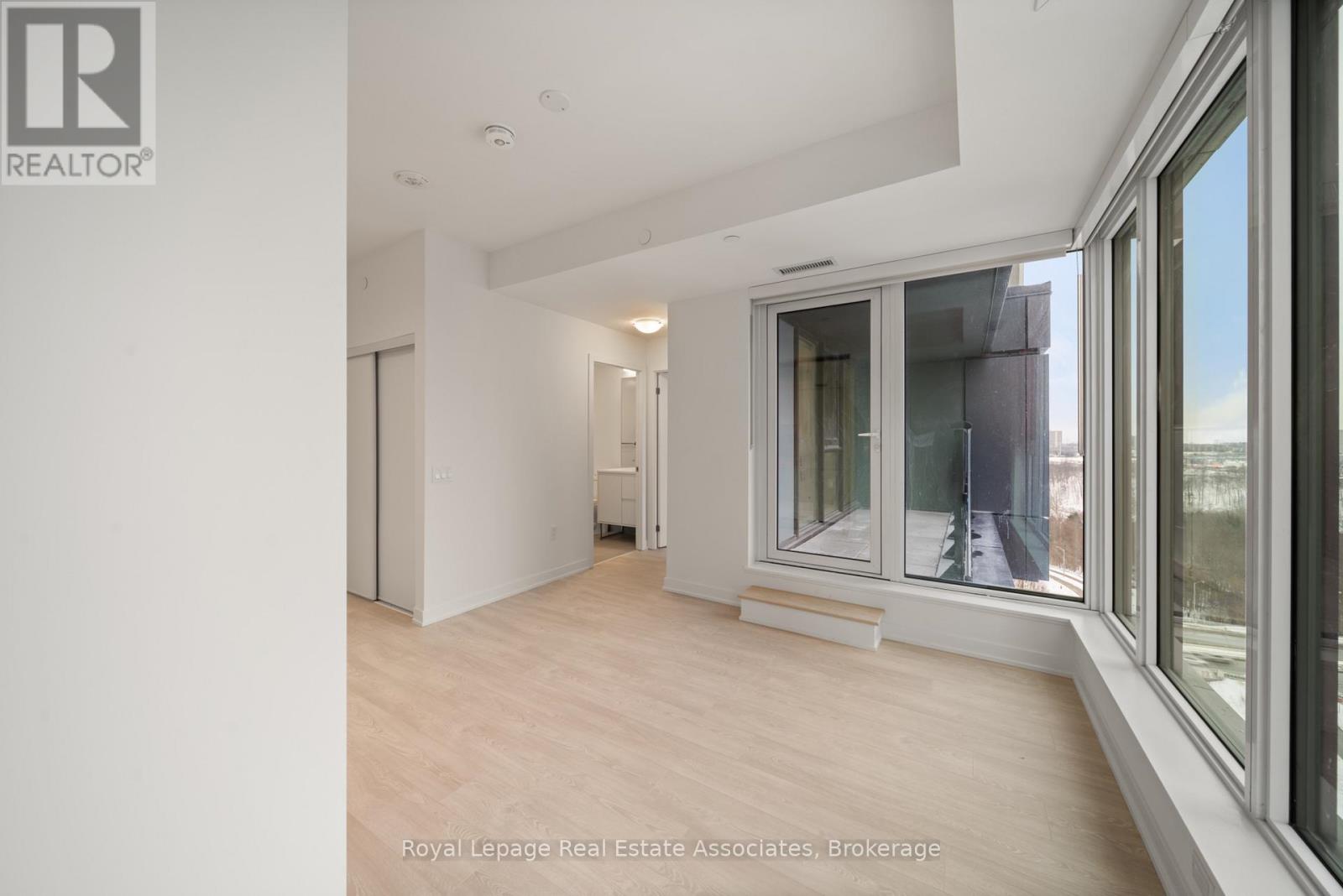 1004 - 1 Quarrington Lane, Toronto, Ontario  M3C 0S4 - Photo 5 - C12844960