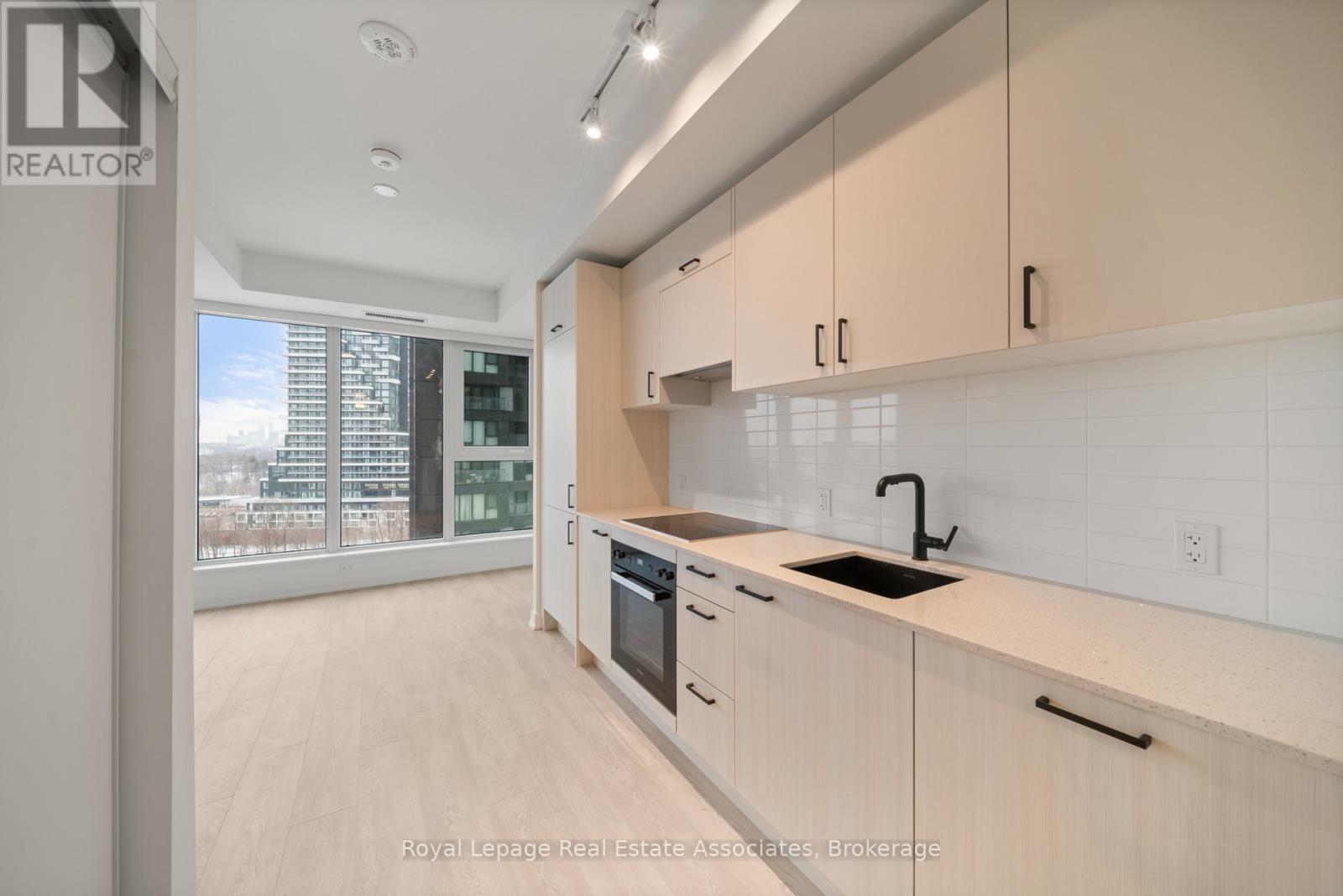 1004 - 1 Quarrington Lane, Toronto, Ontario  M3C 0S4 - Photo 9 - C12844960