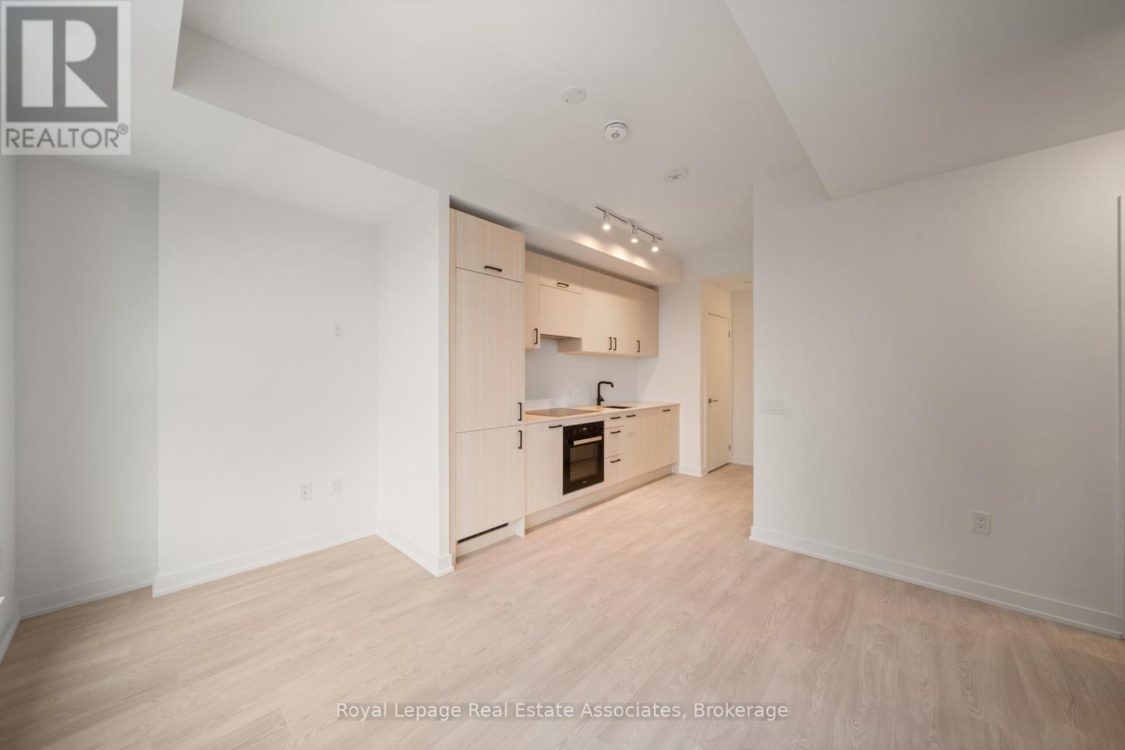 1004 - 1 Quarrington Lane, Toronto, Ontario  M3C 0S4 - Photo 6 - C12844960