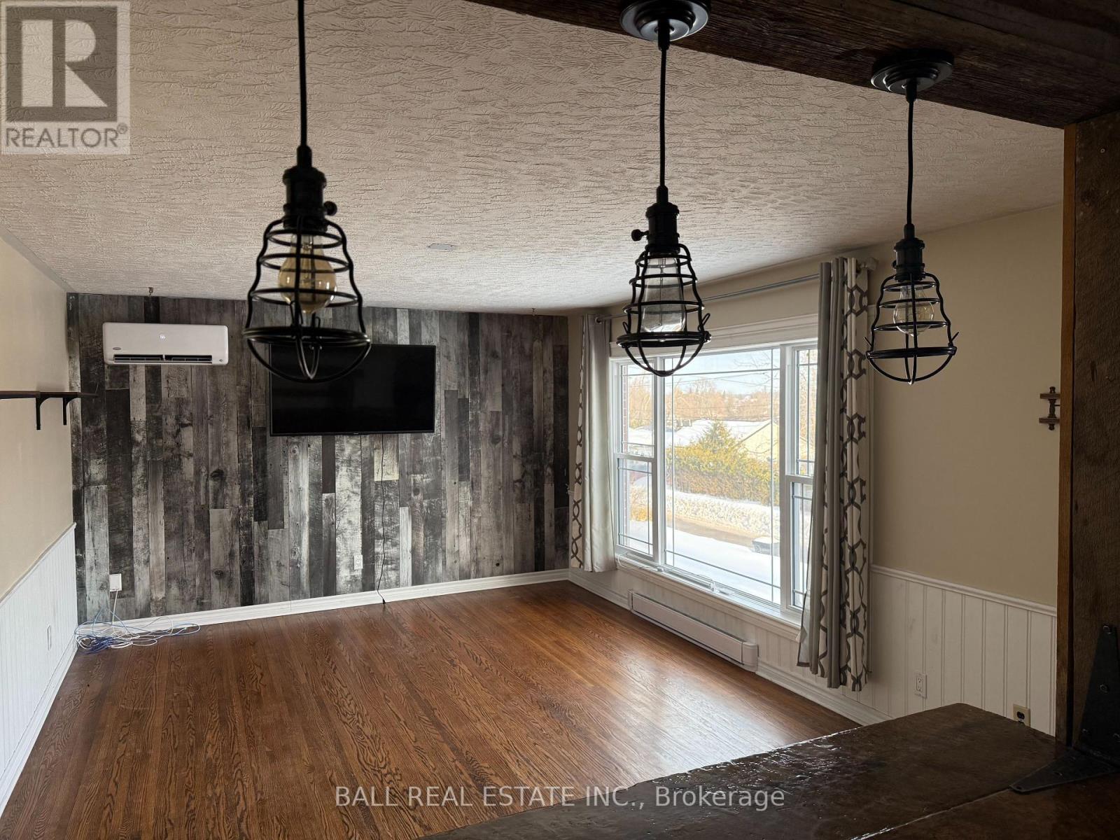 468 Bellevue Street, Peterborough, Ontario  K9H 5G6 - Photo 8 - X12812676