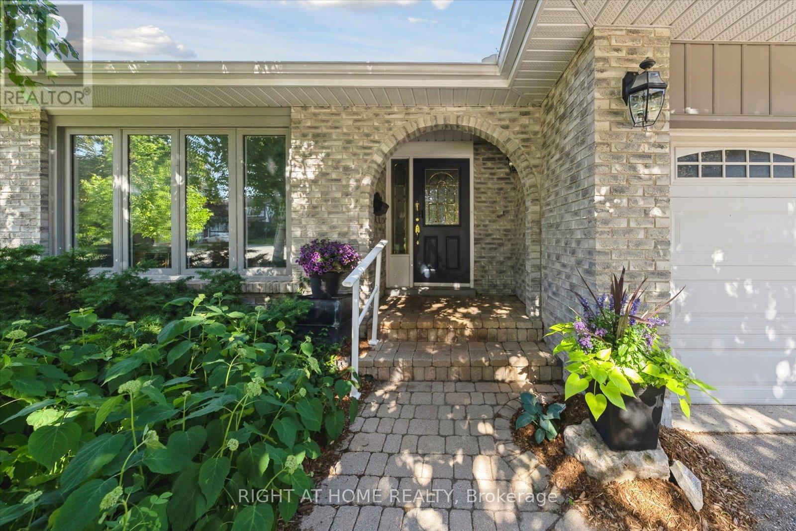 7 Banbury Court, Aurora, Ontario  L4G 3M8 - Photo 38 - N12837960