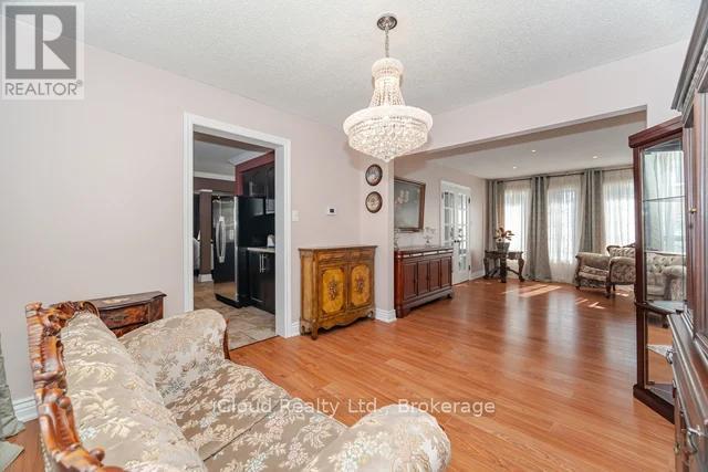 33 Corkett Drive, Brampton, Ontario  L6X 3G1 - Photo 9 - W12844818