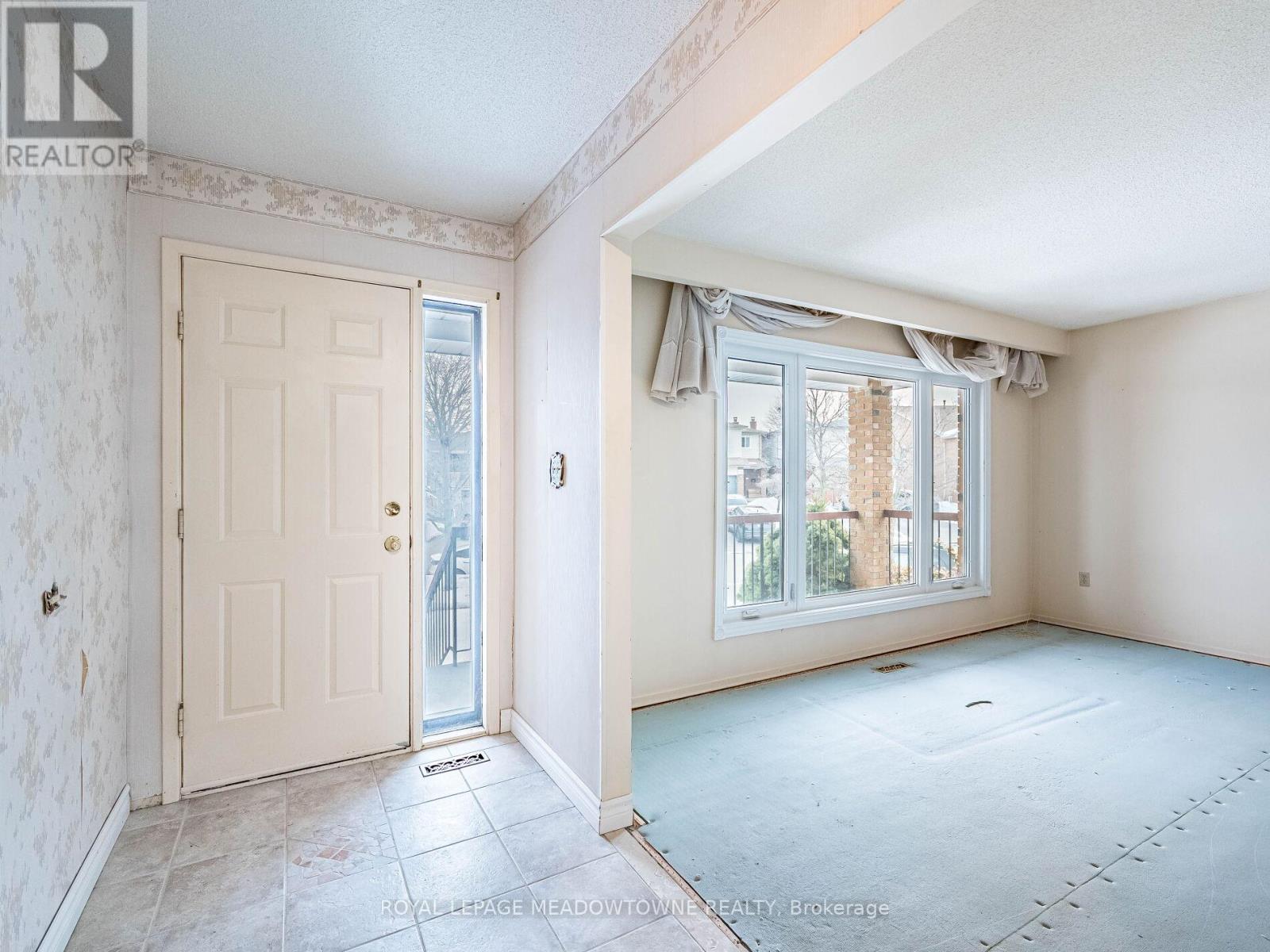 66 Pluto Drive, Brampton, Ontario  L6V 3W5 - Photo 5 - W12844870