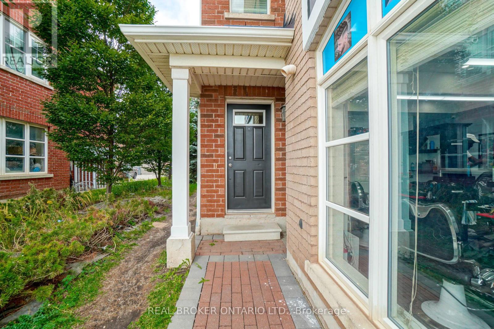 64 Commuter Drive, Brampton, Ontario  L7A 0R3 - Photo 3 - W12844876