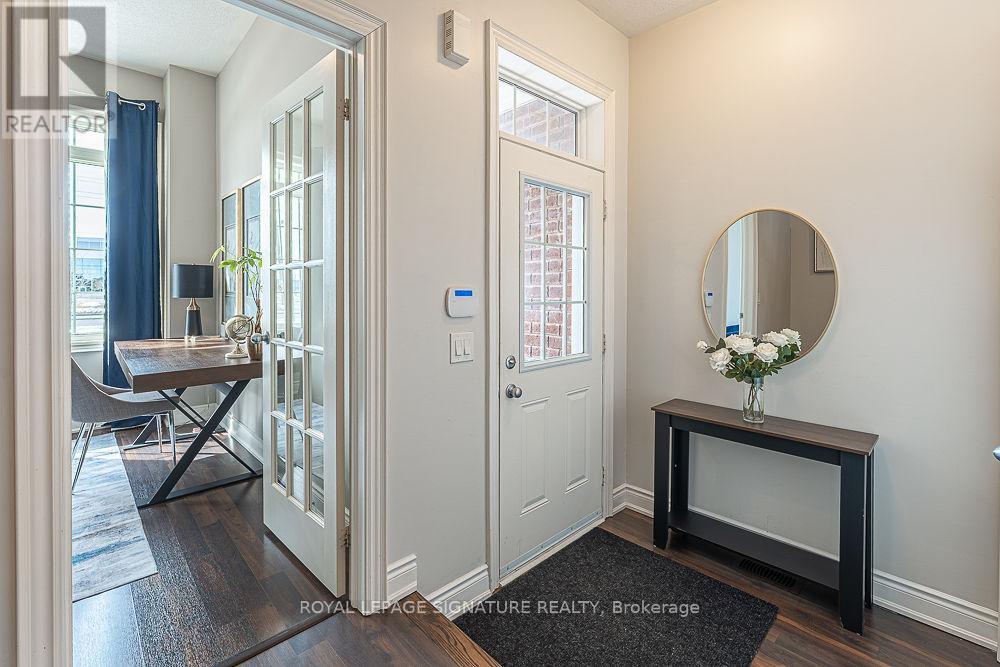 109 Holbrook Court, Milton, Ontario  L9E 1J2 - Photo 2 - W12844882