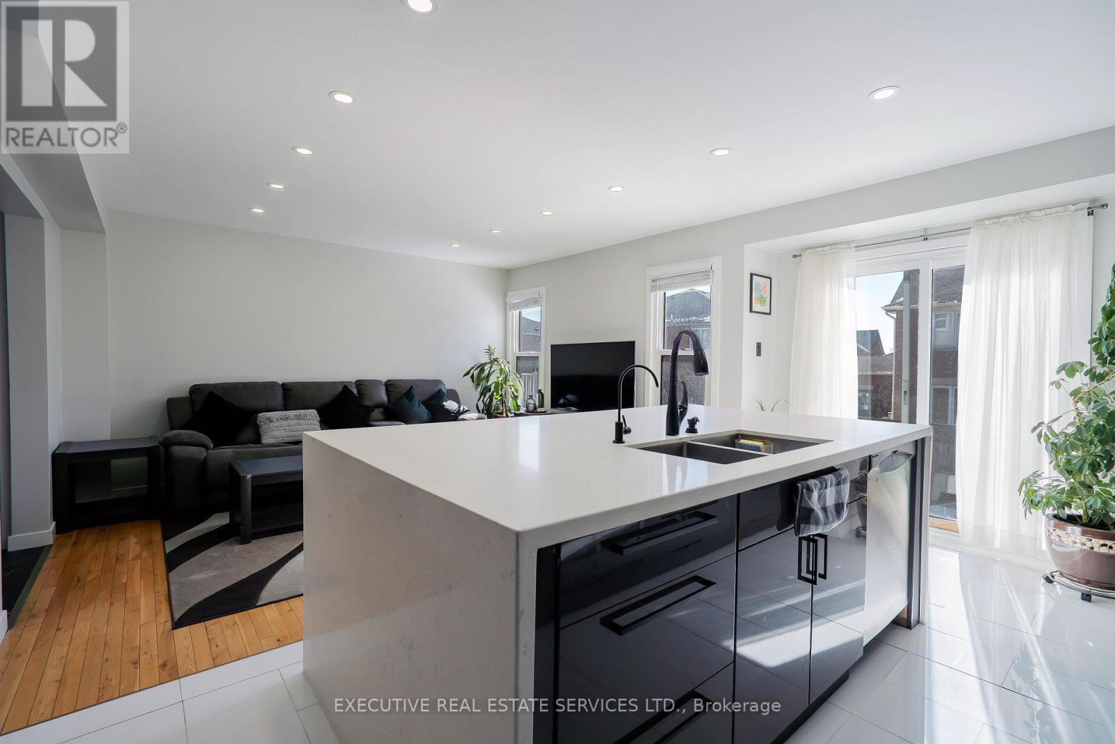 26 Stalbridge Avenue, Brampton, Ontario  L6Y 4H1 - Photo 10 - W12844906