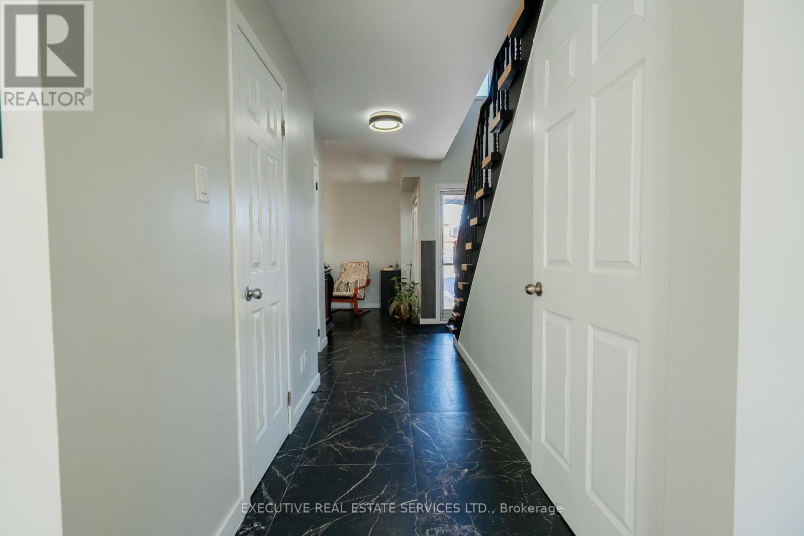 26 Stalbridge Avenue, Brampton, Ontario  L6Y 4H1 - Photo 4 - W12844906