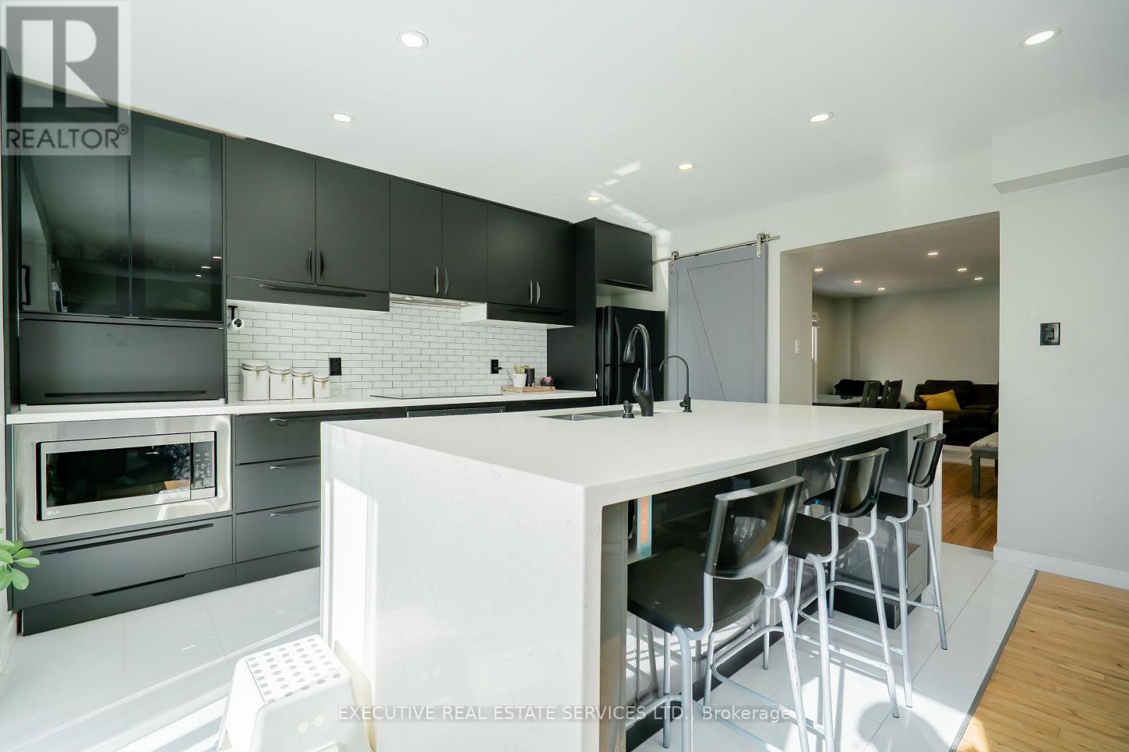 26 Stalbridge Avenue, Brampton, Ontario  L6Y 4H1 - Photo 6 - W12844906