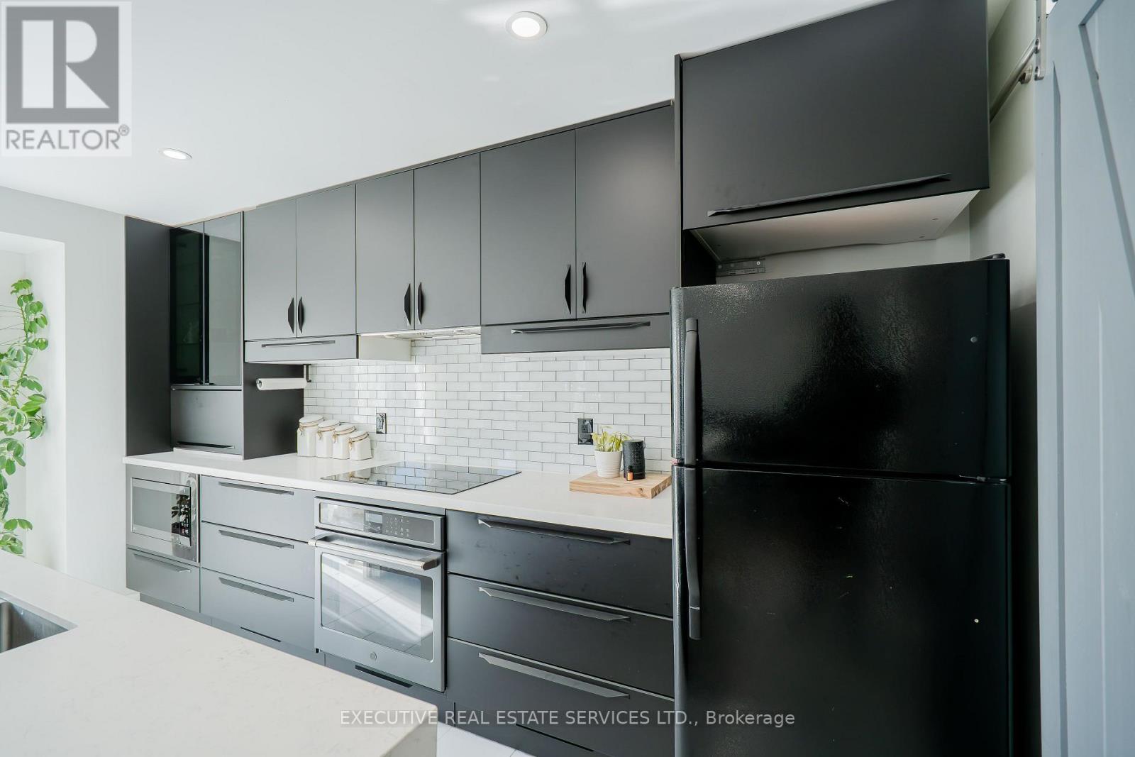 26 Stalbridge Avenue, Brampton, Ontario  L6Y 4H1 - Photo 7 - W12844906