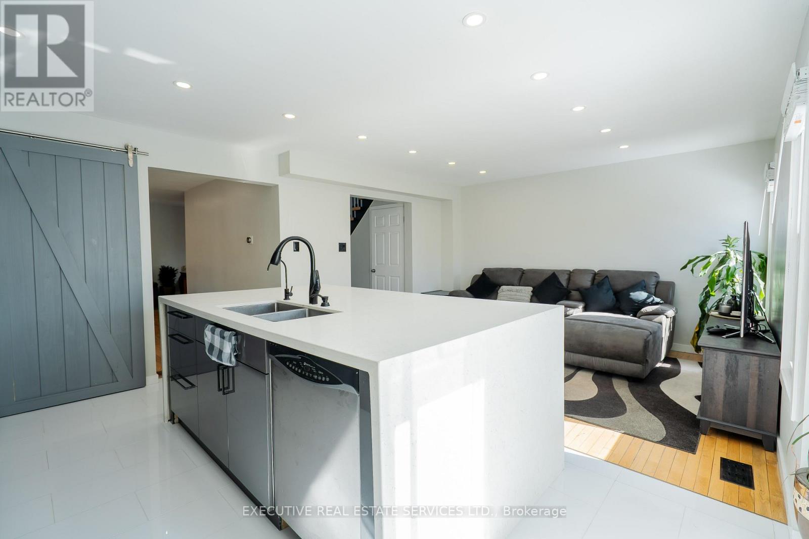 26 Stalbridge Avenue, Brampton, Ontario  L6Y 4H1 - Photo 8 - W12844906