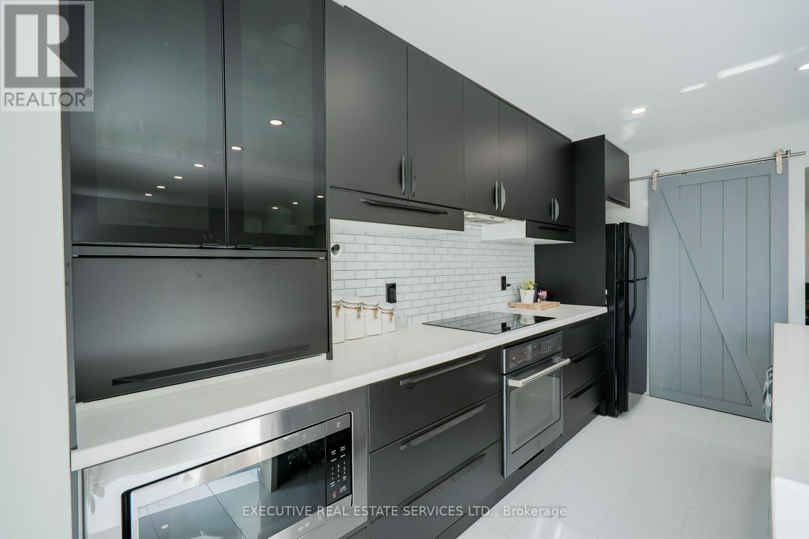 26 Stalbridge Avenue, Brampton, Ontario  L6Y 4H1 - Photo 9 - W12844906