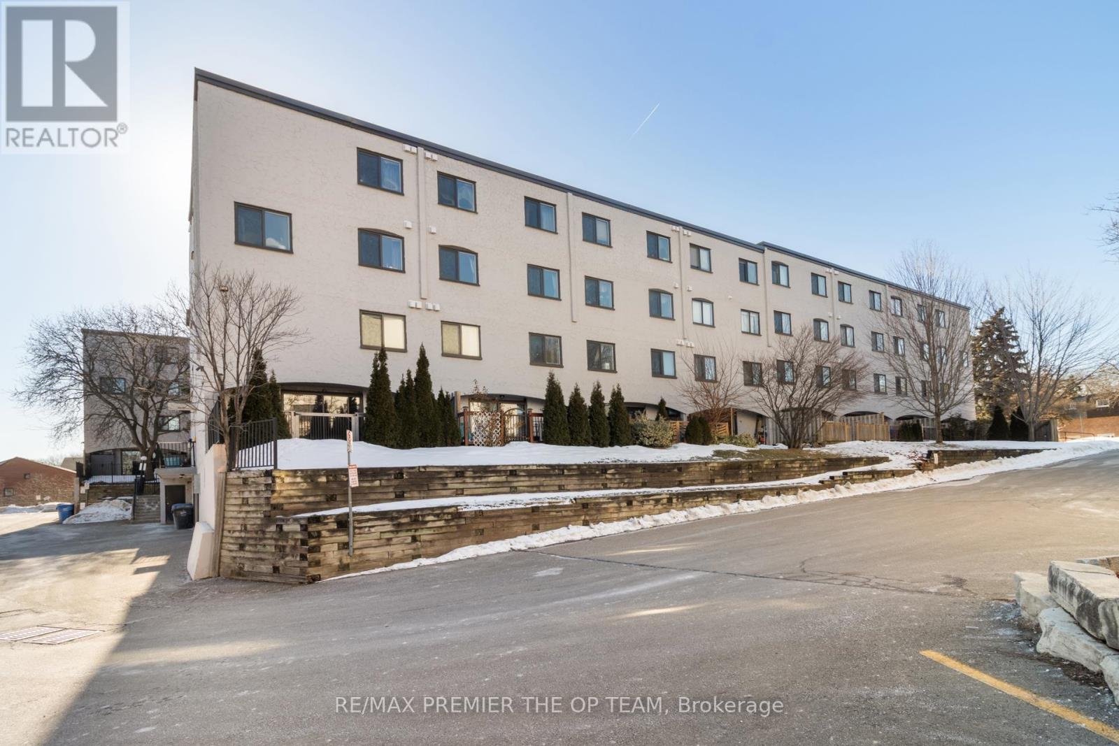 37 - 1016 Falgarwood Drive, Oakville, Ontario  L6H 2P5 - Photo 2 - W12767722