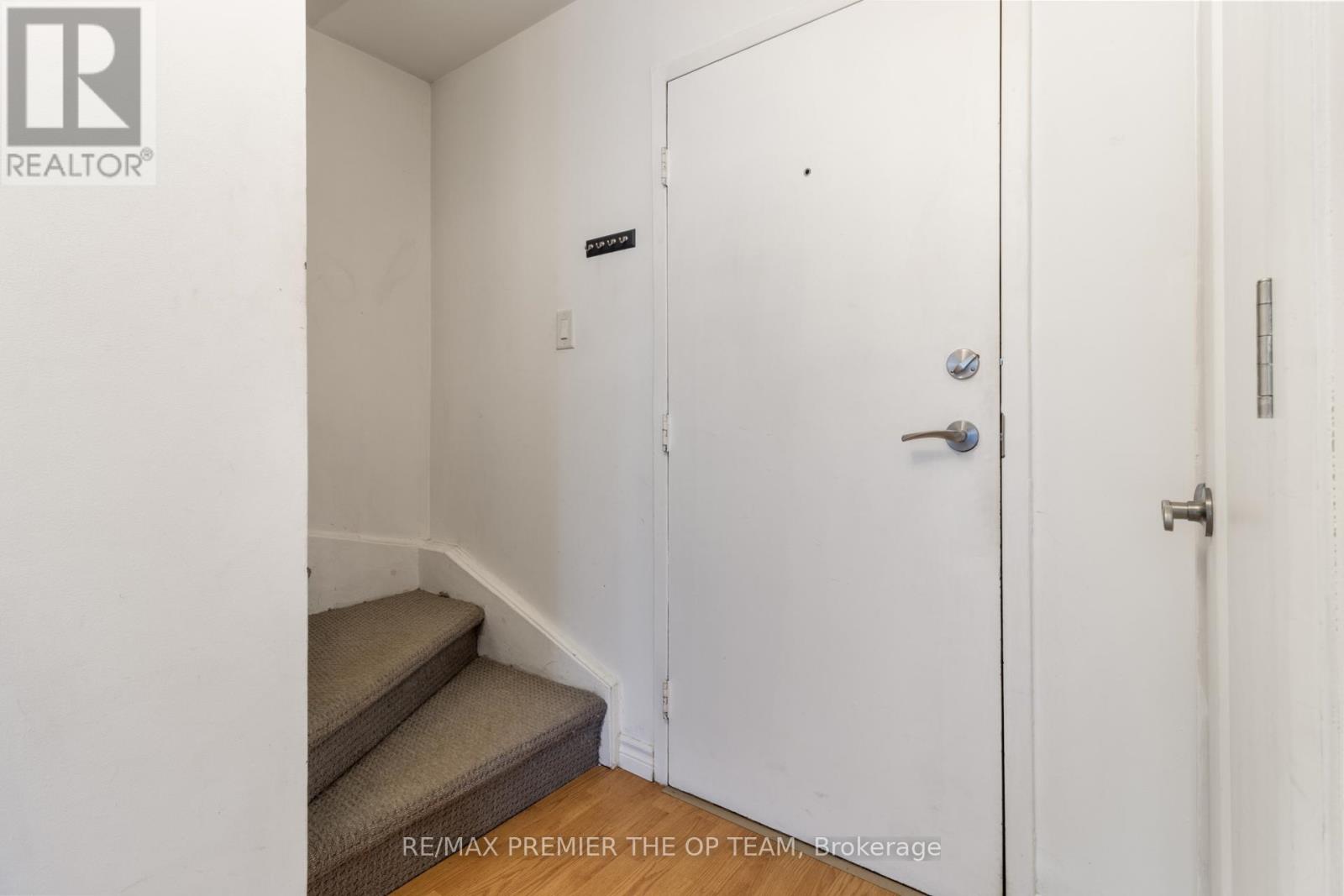 37 - 1016 Falgarwood Drive, Oakville, Ontario  L6H 2P5 - Photo 5 - W12767722