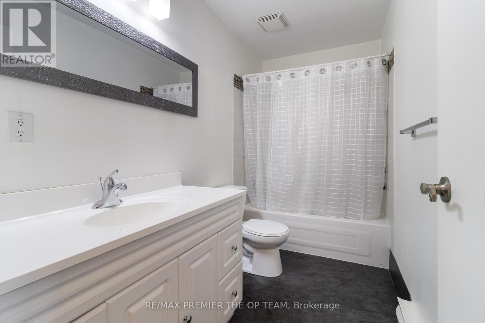 37 - 1016 Falgarwood Drive, Oakville, Ontario  L6H 2P5 - Photo 29 - W12767722