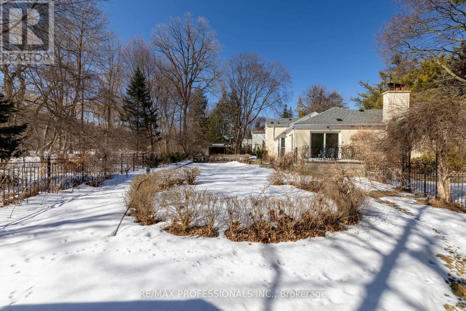 560 Meadow Wood Road, Mississauga (Clarkson), Ontario  L5J 2S3 - Photo 38 - W12842808