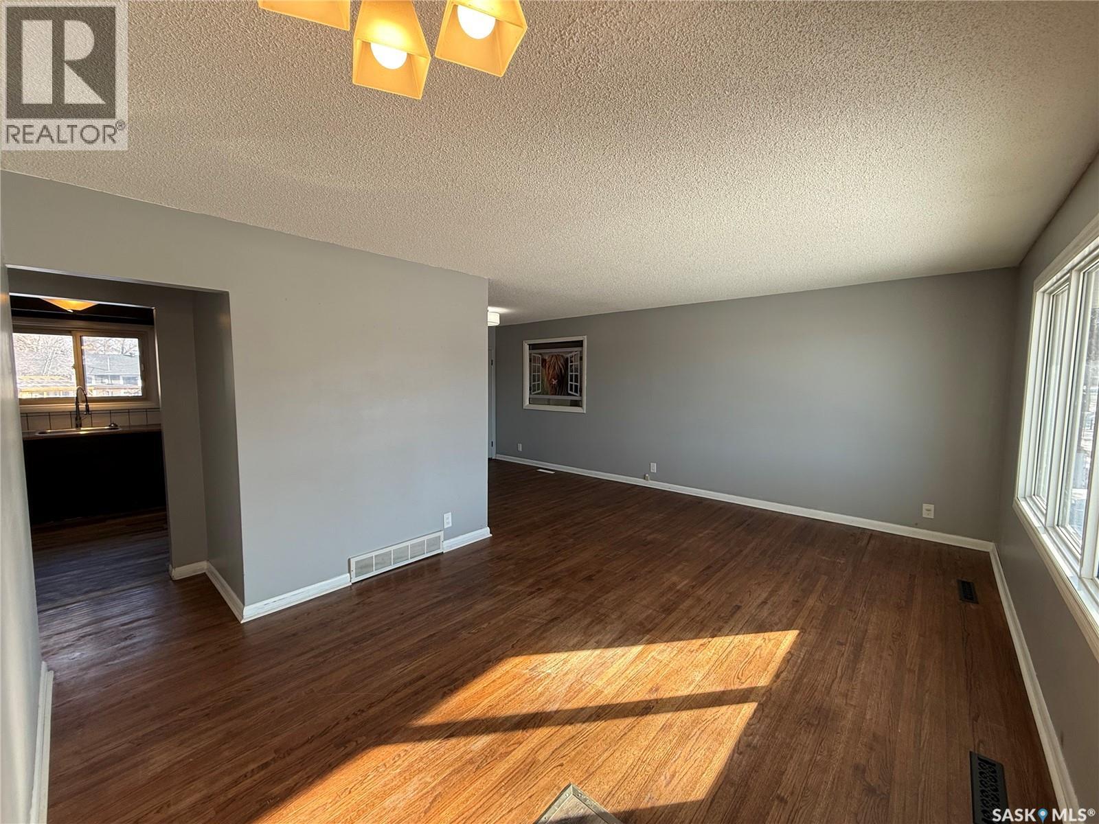 634 King Street, Weyburn, Saskatchewan  S4H 0P7 - Photo 3 - SK029642