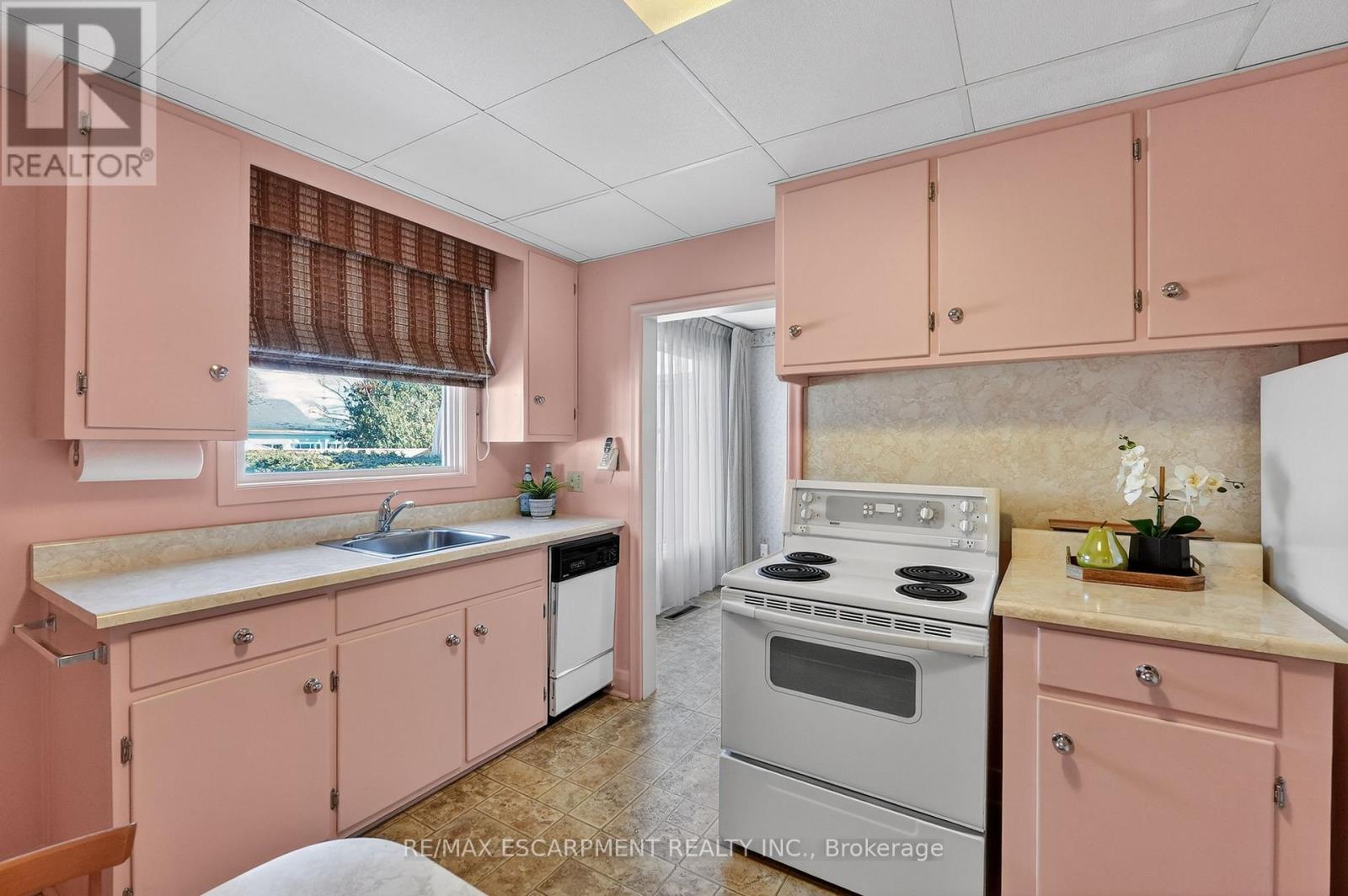 36 Lakeview Avenue, Grimsby, Ontario  L3M 3M2 - Photo 10 - X12844784