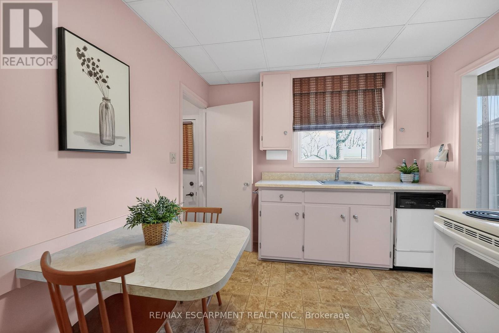 36 Lakeview Avenue, Grimsby, Ontario  L3M 3M2 - Photo 11 - X12844784