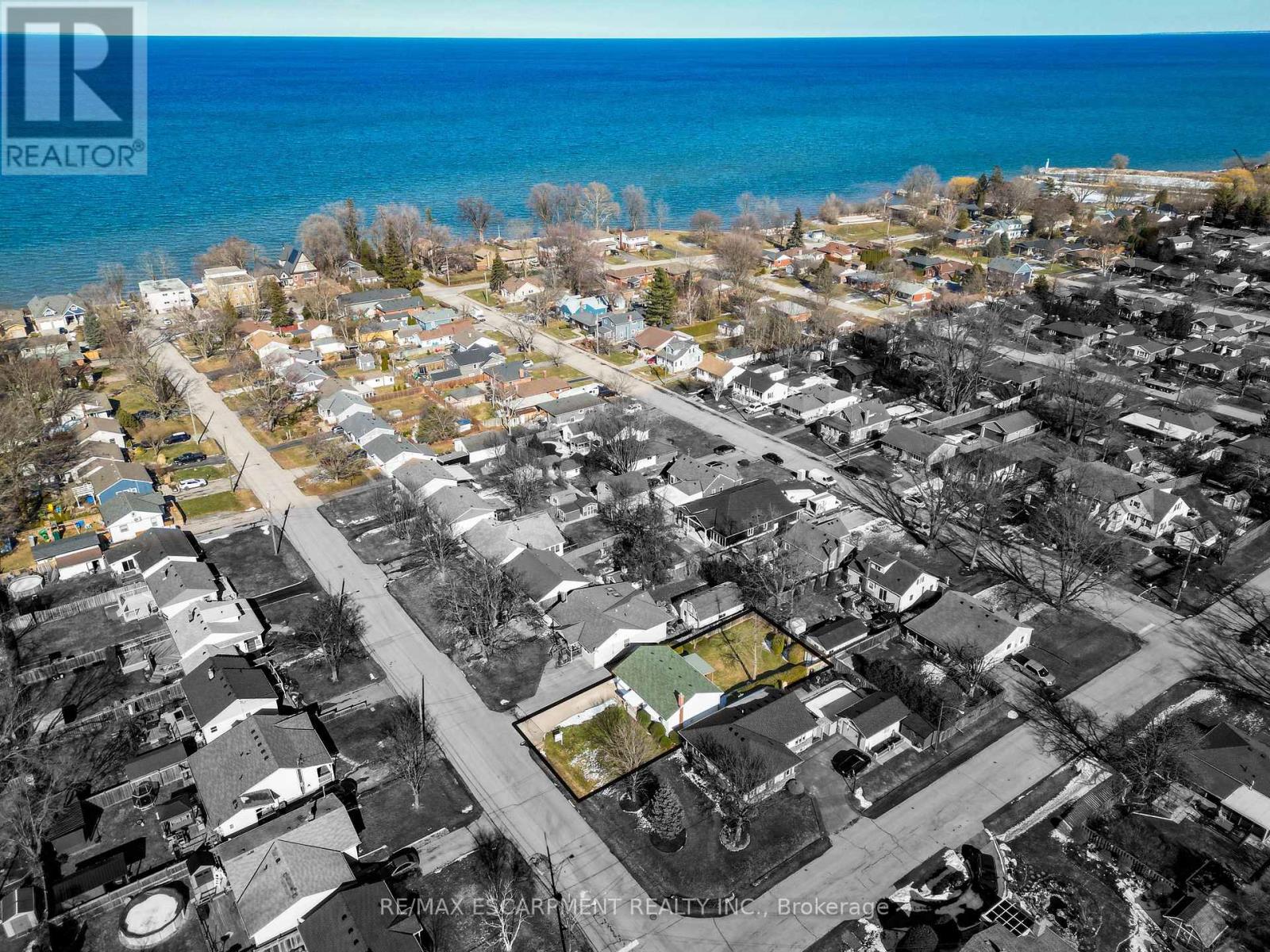 36 Lakeview Avenue, Grimsby, Ontario  L3M 3M2 - Photo 2 - X12844784