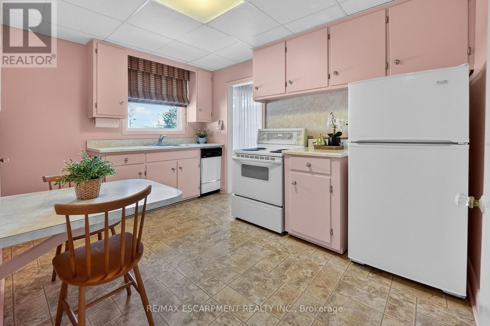 36 Lakeview Avenue, Grimsby, Ontario  L3M 3M2 - Photo 9 - X12844784