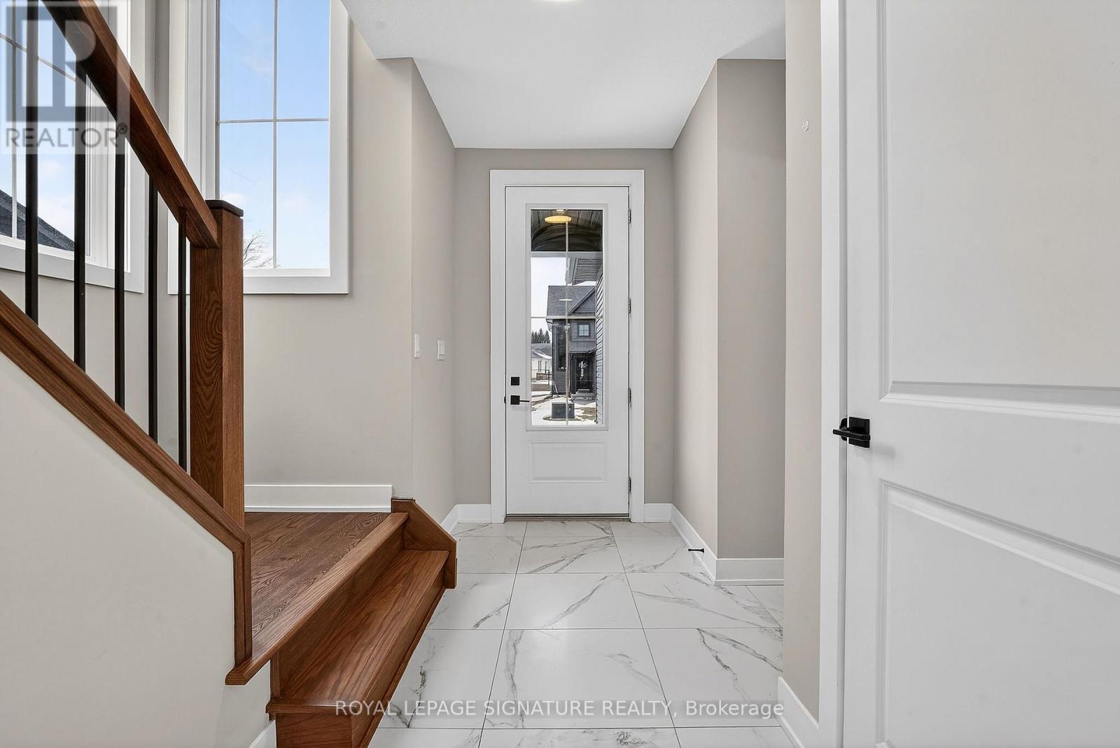 5 - 297 Whiting Street, Ingersoll, Ontario  N5C 3W5 - Photo 2 - X12844932