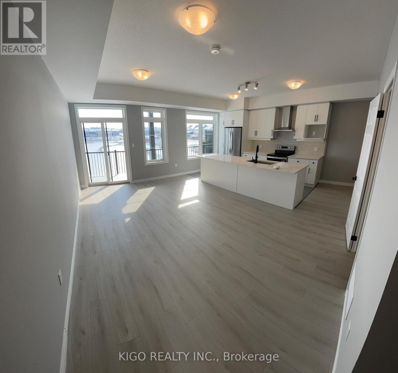 102 Lomond Lane, Kitchener, Ontario  N2R 0T6 - Photo 2 - X12844978