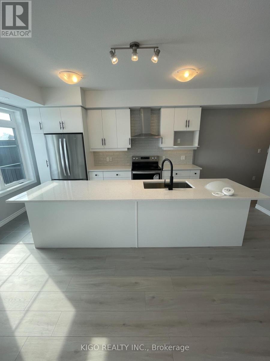 102 Lomond Lane, Kitchener, Ontario  N2R 0T6 - Photo 4 - X12844978