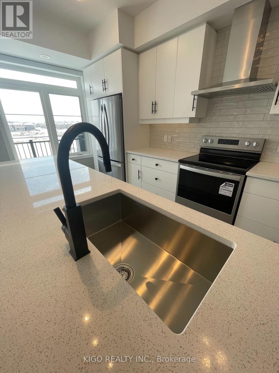 102 Lomond Lane, Kitchener, Ontario  N2R 0T6 - Photo 6 - X12844978