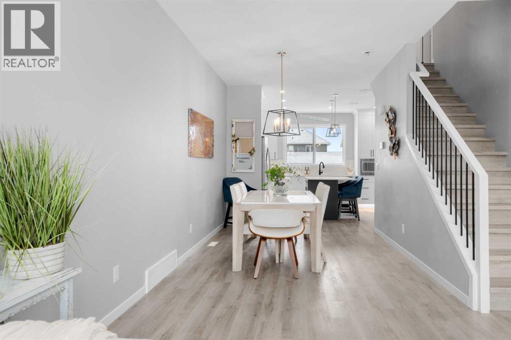 92 Wolf Gate, Okotoks, Alberta  T1S 5T9 - Photo 5 - A2288264