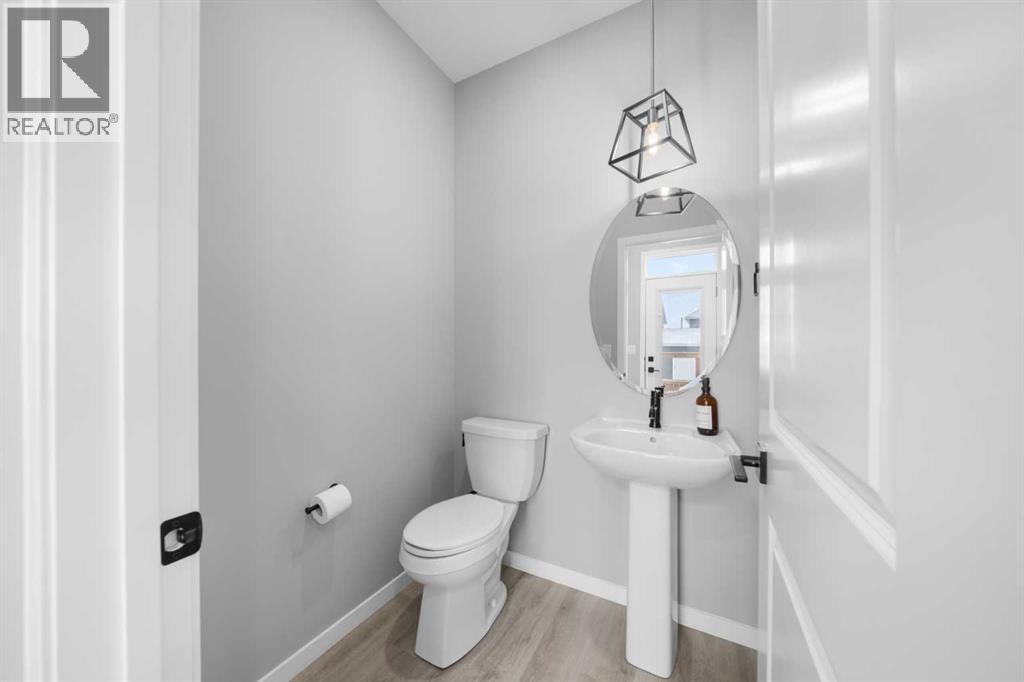 92 Wolf Gate, Okotoks, Alberta  T1S 5T9 - Photo 9 - A2288264