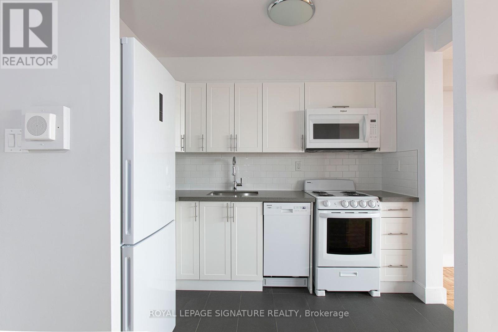 2508 - 666 Spadina Avenue, Toronto, Ontario  M5S 2H8 - Photo 3 - C12836888