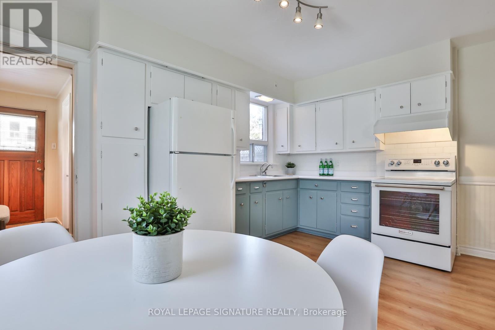 2 Earl Haig Avenue, Toronto, Ontario  M4C 1E1 - Photo 16 - E12844724