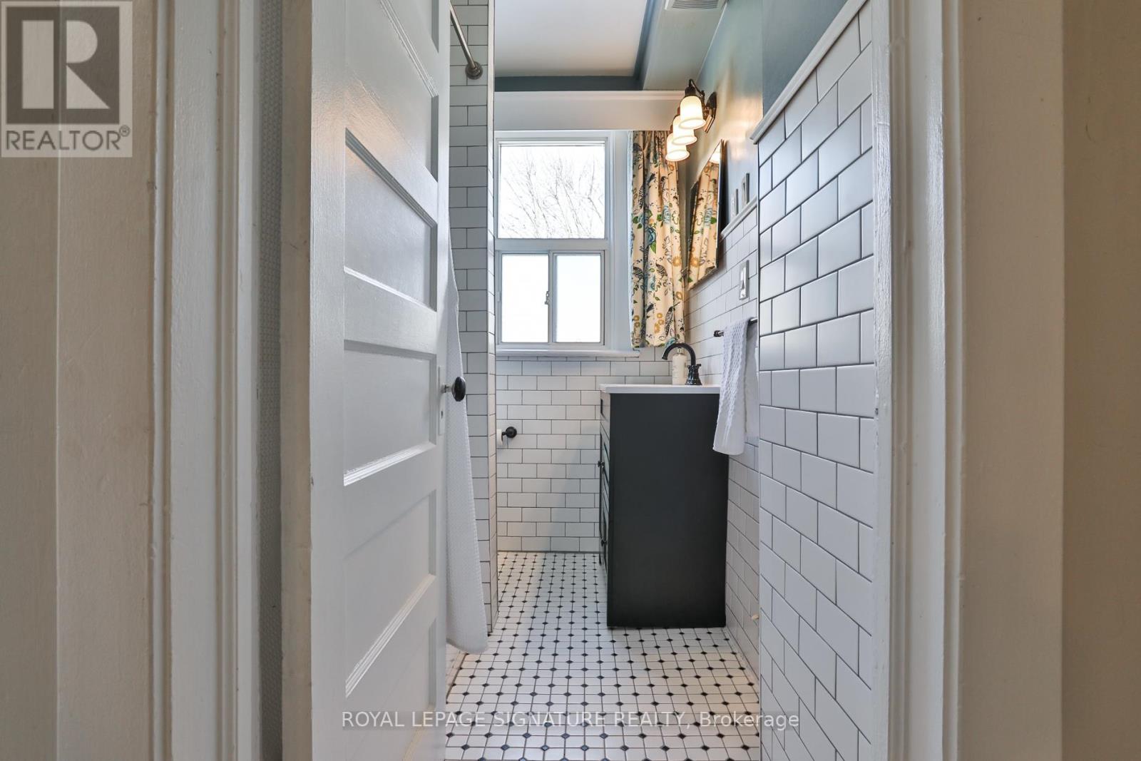 2 Earl Haig Avenue, Toronto, Ontario  M4C 1E1 - Photo 31 - E12844724