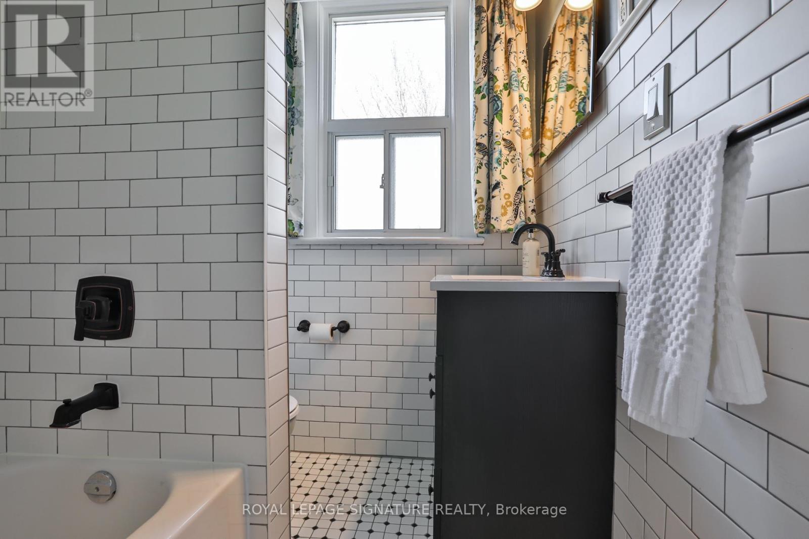 2 Earl Haig Avenue, Toronto, Ontario  M4C 1E1 - Photo 32 - E12844724