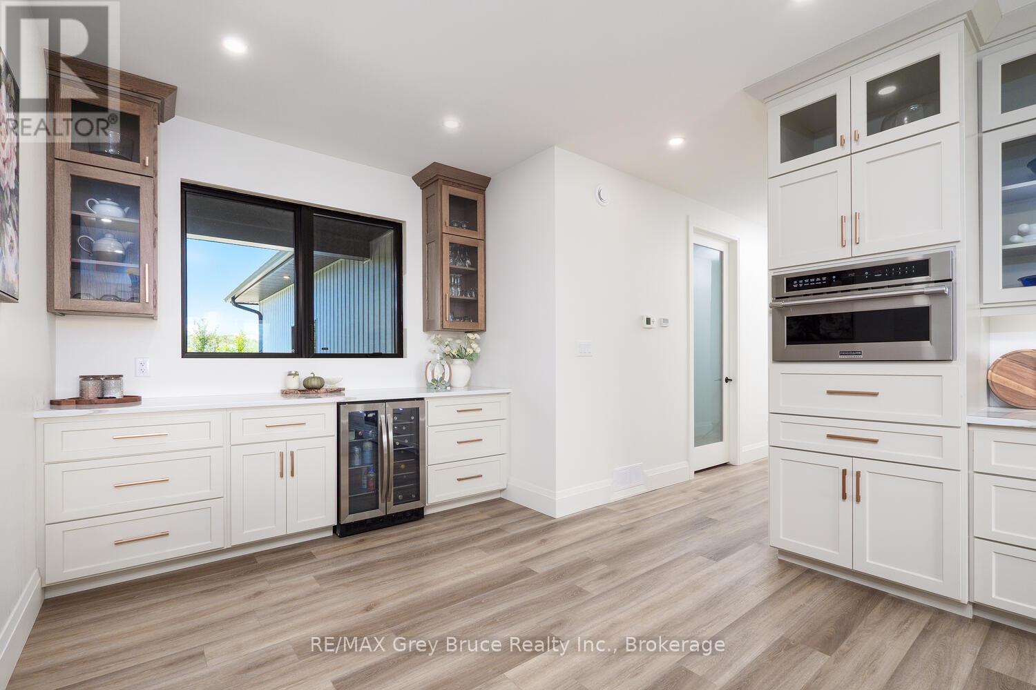 117 Almur Drive, Georgian Bluffs, Ontario  N0H 2T0 - Photo 12 - X12845090