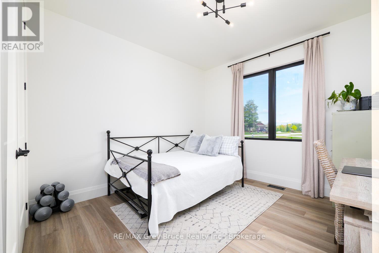 117 Almur Drive, Georgian Bluffs, Ontario  N0H 2T0 - Photo 21 - X12845090