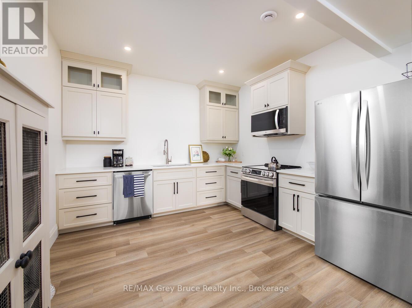 117 Almur Drive, Georgian Bluffs, Ontario  N0H 2T0 - Photo 29 - X12845090