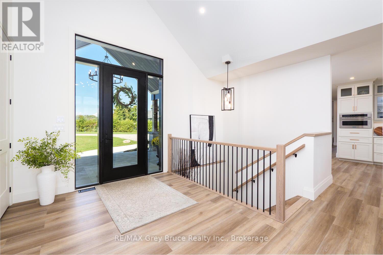 117 Almur Drive, Georgian Bluffs, Ontario  N0H 2T0 - Photo 4 - X12845090