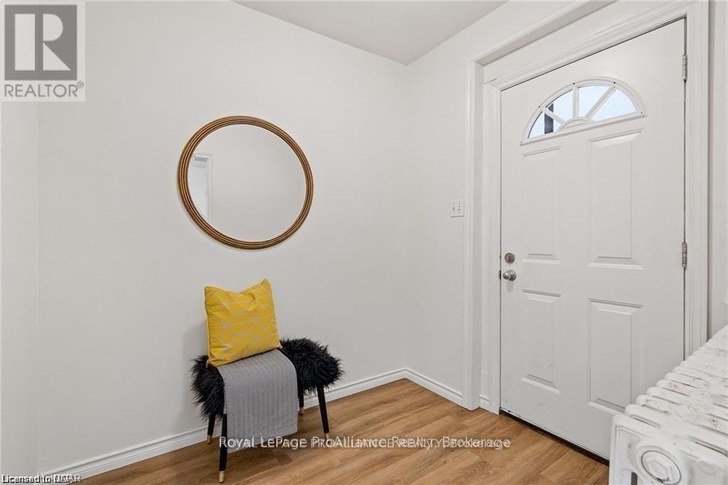 Main - 5654 Desson Avenue, Niagara Falls (Clifton Hill), Ontario  L2G 3T2 - Photo 5 - X12845024