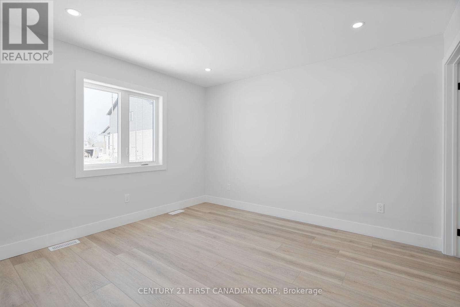 29 Sheldabren Street, North Middlesex, Ontario  N0M 1A0 - Photo 19 - X12845064