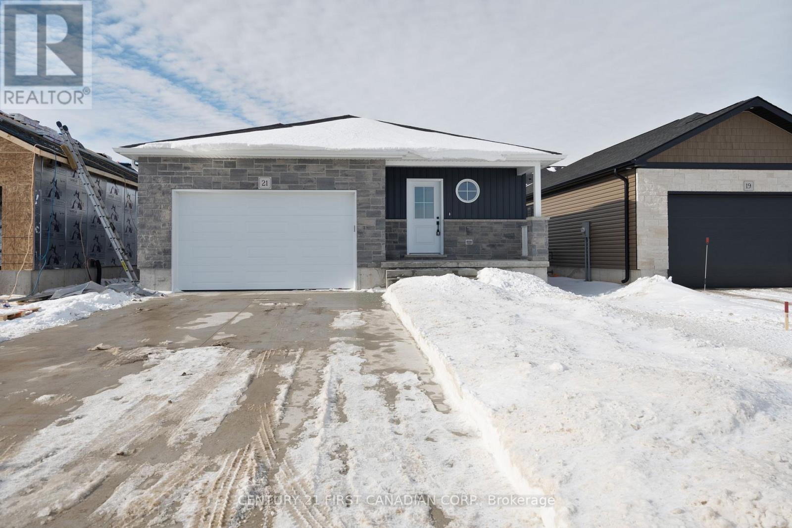 29 Sheldabren Street, North Middlesex, Ontario  N0M 1A0 - Photo 2 - X12845064