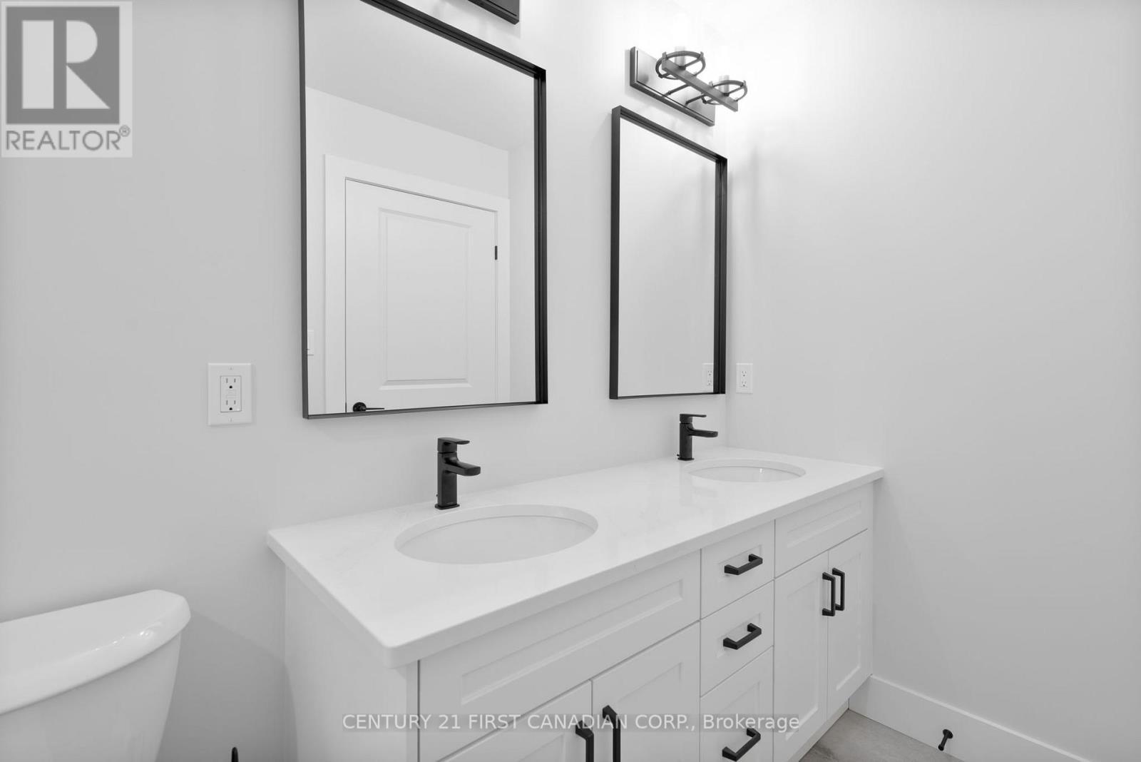 29 Sheldabren Street, North Middlesex, Ontario  N0M 1A0 - Photo 22 - X12845064