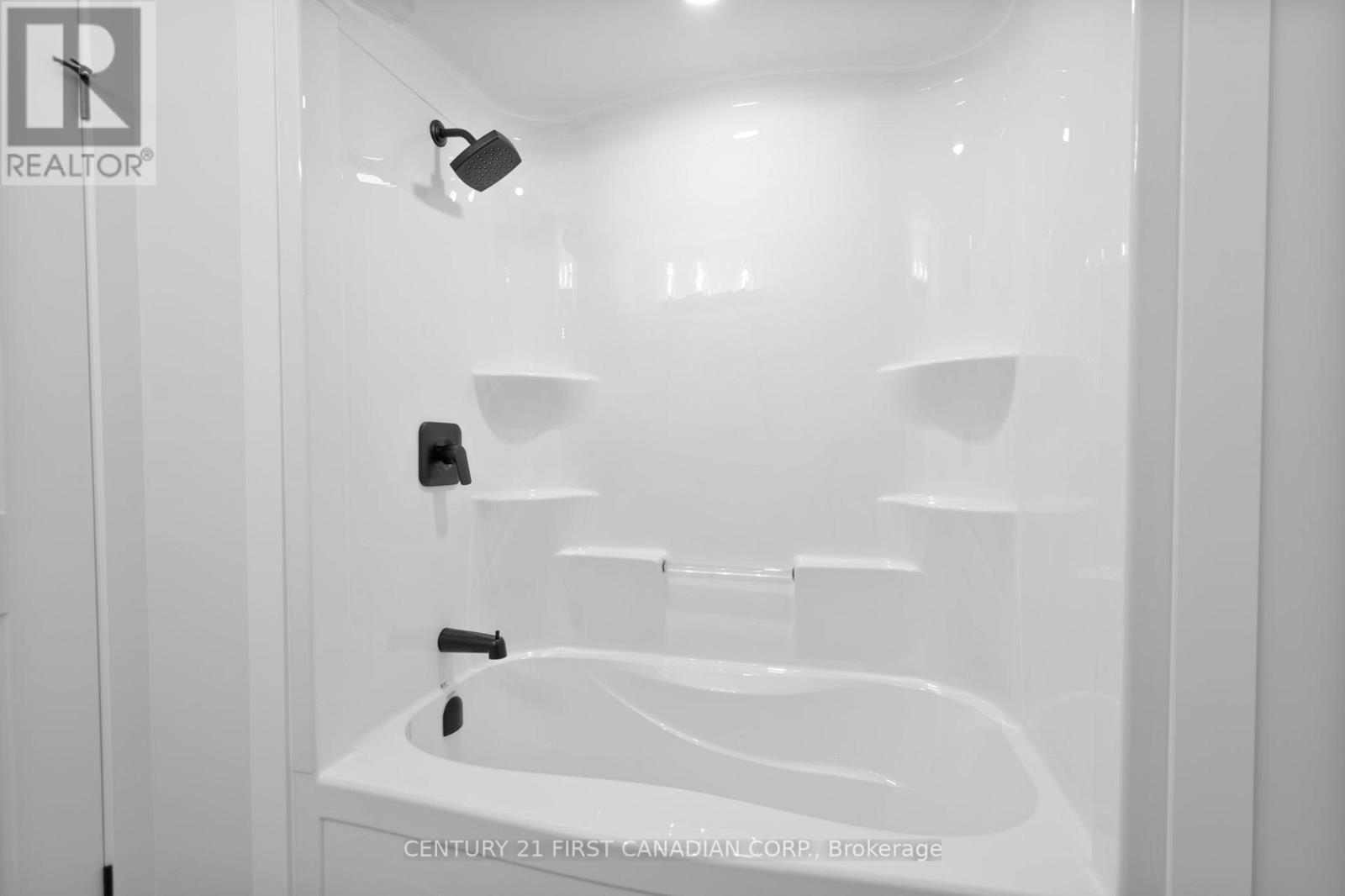 29 Sheldabren Street, North Middlesex, Ontario  N0M 1A0 - Photo 7 - X12845064