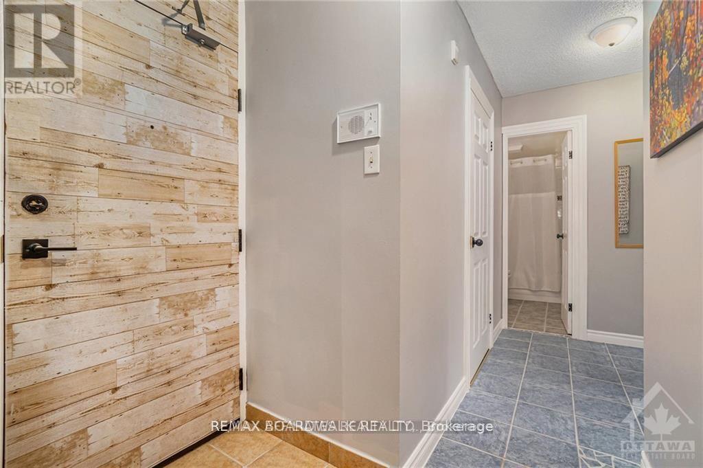 717 - 2000 Jasmine Crescent, Ottawa, Ontario  K1J 8K4 - Photo 3 - X12845040