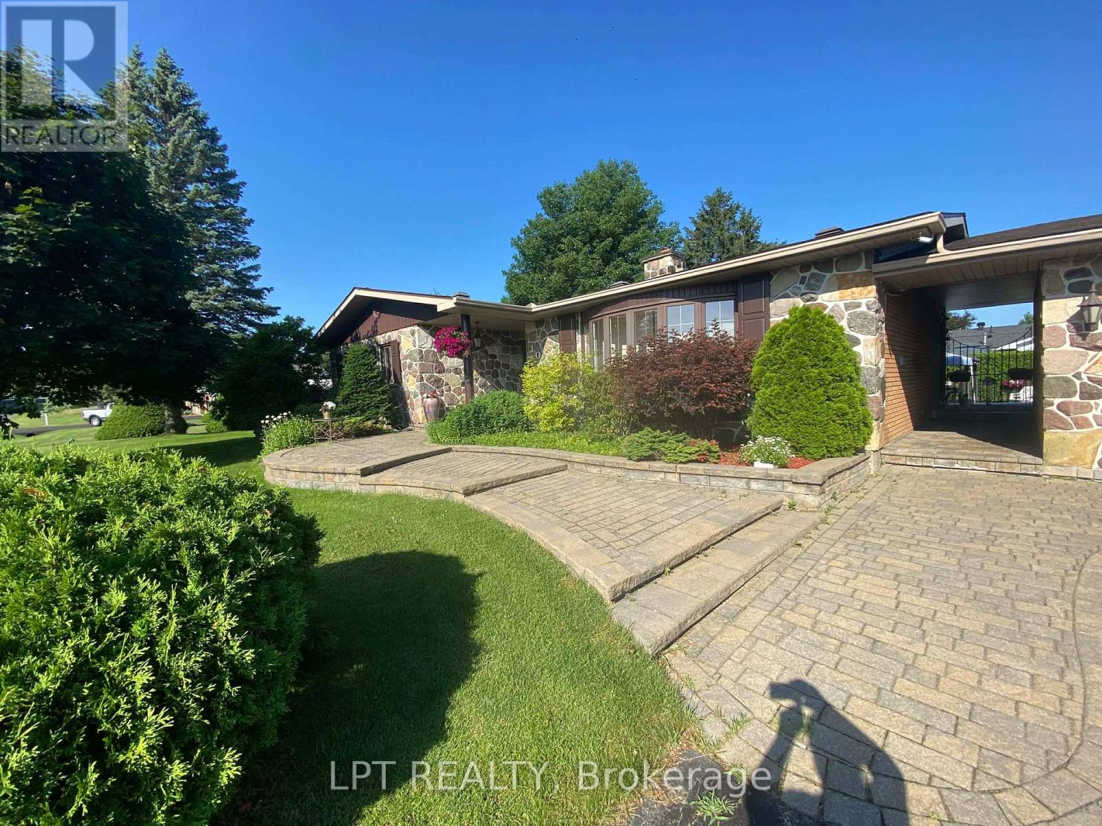 10 Orchard Street, Hawkesbury, Ontario  K6A 2V7 - Photo 1 - X12845060