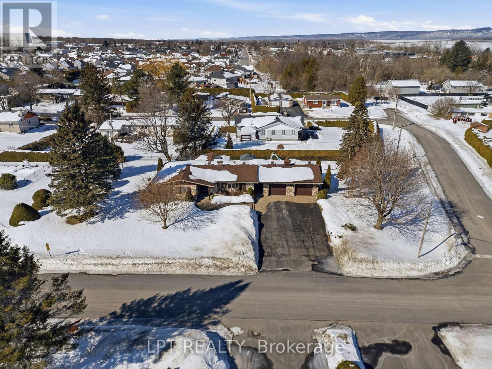 10 Orchard Street, Hawkesbury, Ontario  K6A 2V7 - Photo 48 - X12845060