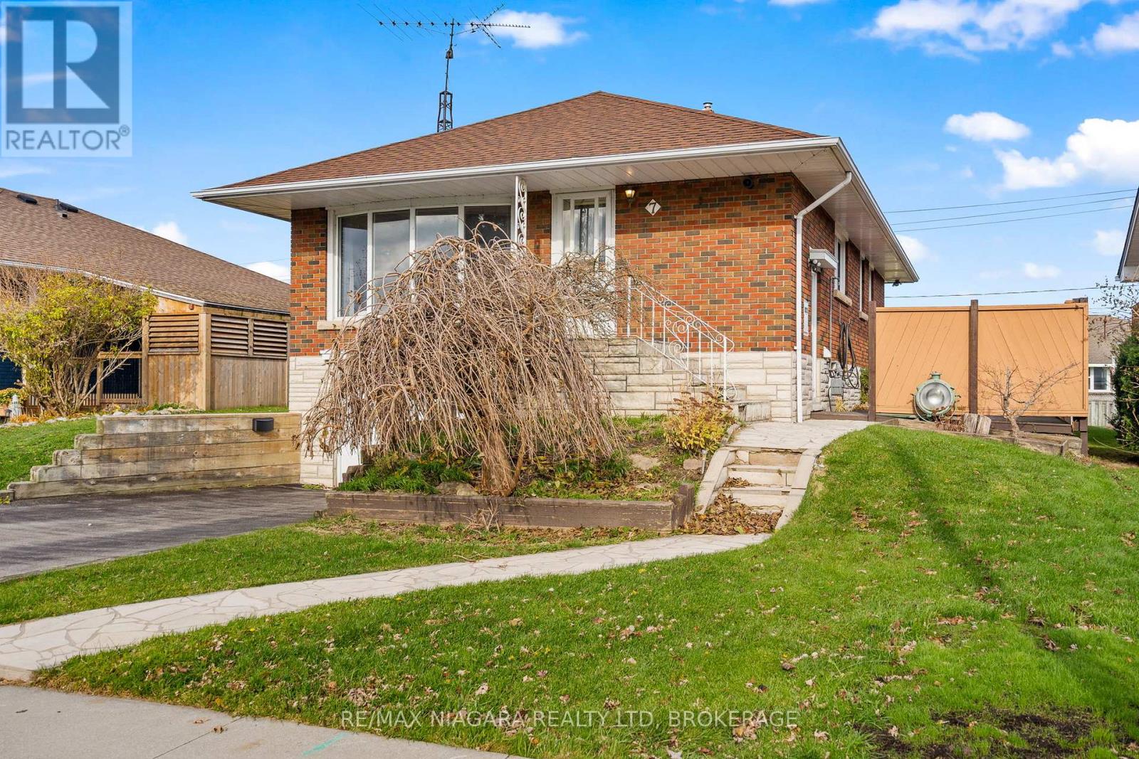 7 South Crescent, Port Colborne, Ontario L3K 2X8 - Photo 3 - X12845036