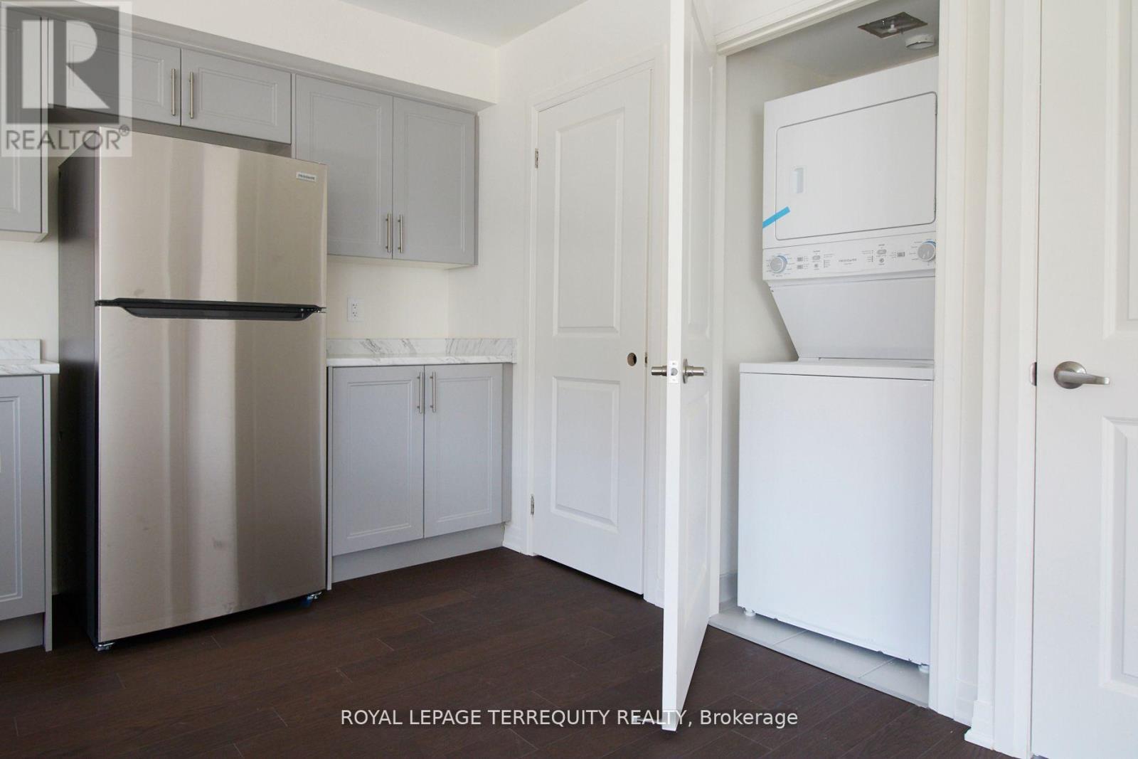 8d Lookout Drive, Clarington, Ontario  L1C 7E9 - Photo 10 - E12727836