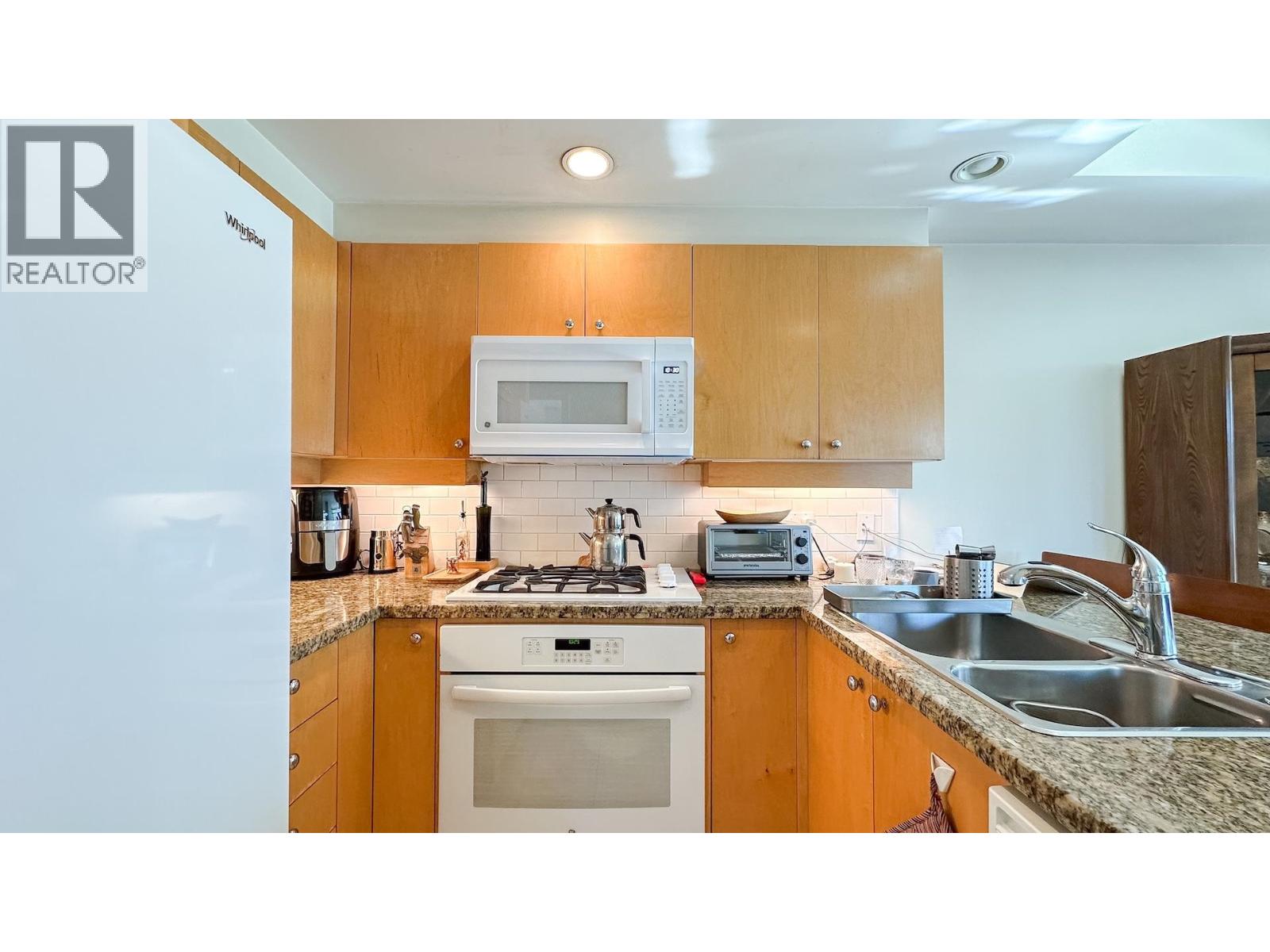 1004 1710 Bayshore Drive, Vancouver, British Columbia  V6G 3G4 - Photo 10 - R3095970